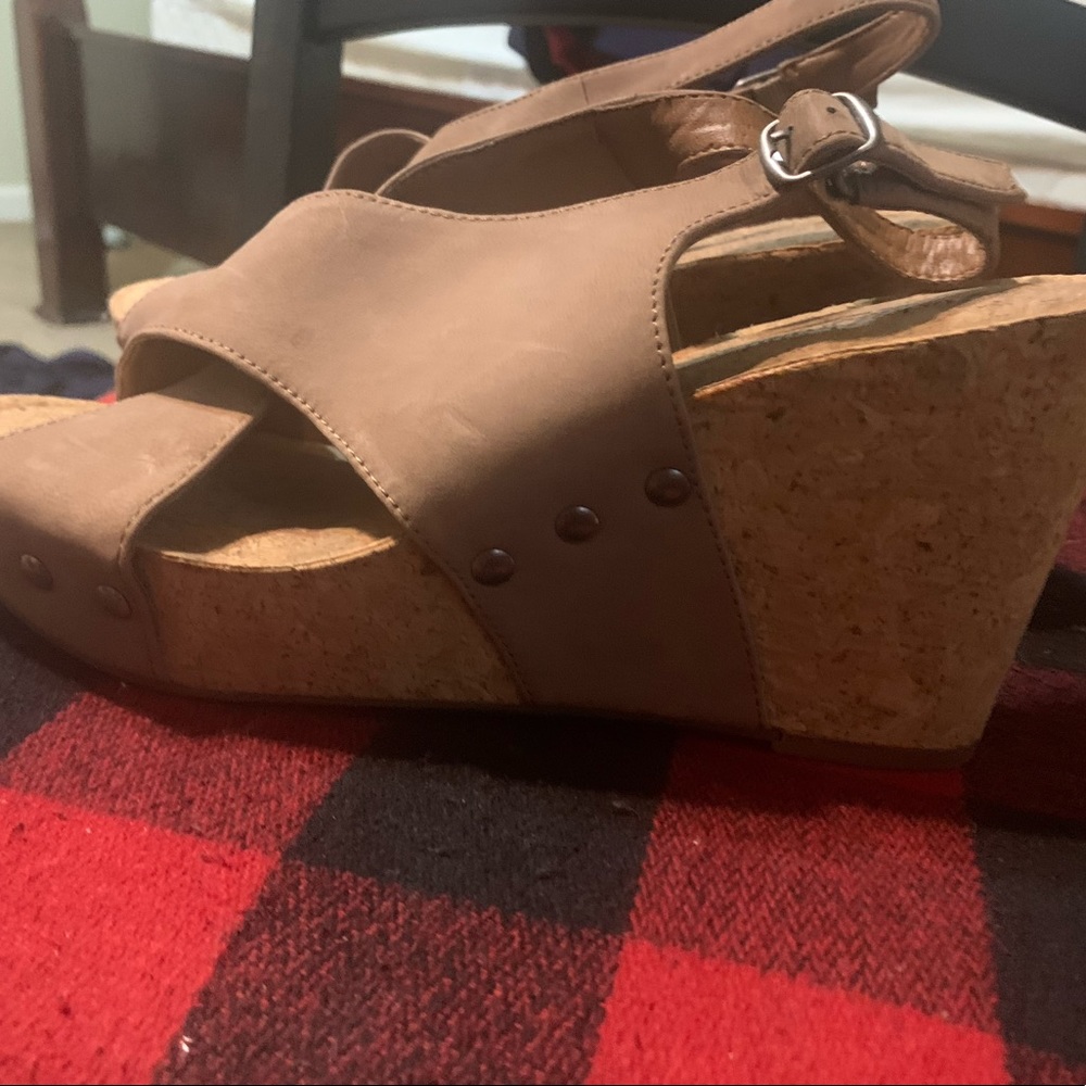 Lucky Brand heals. Size 9. Perfect condition and so comfortable.